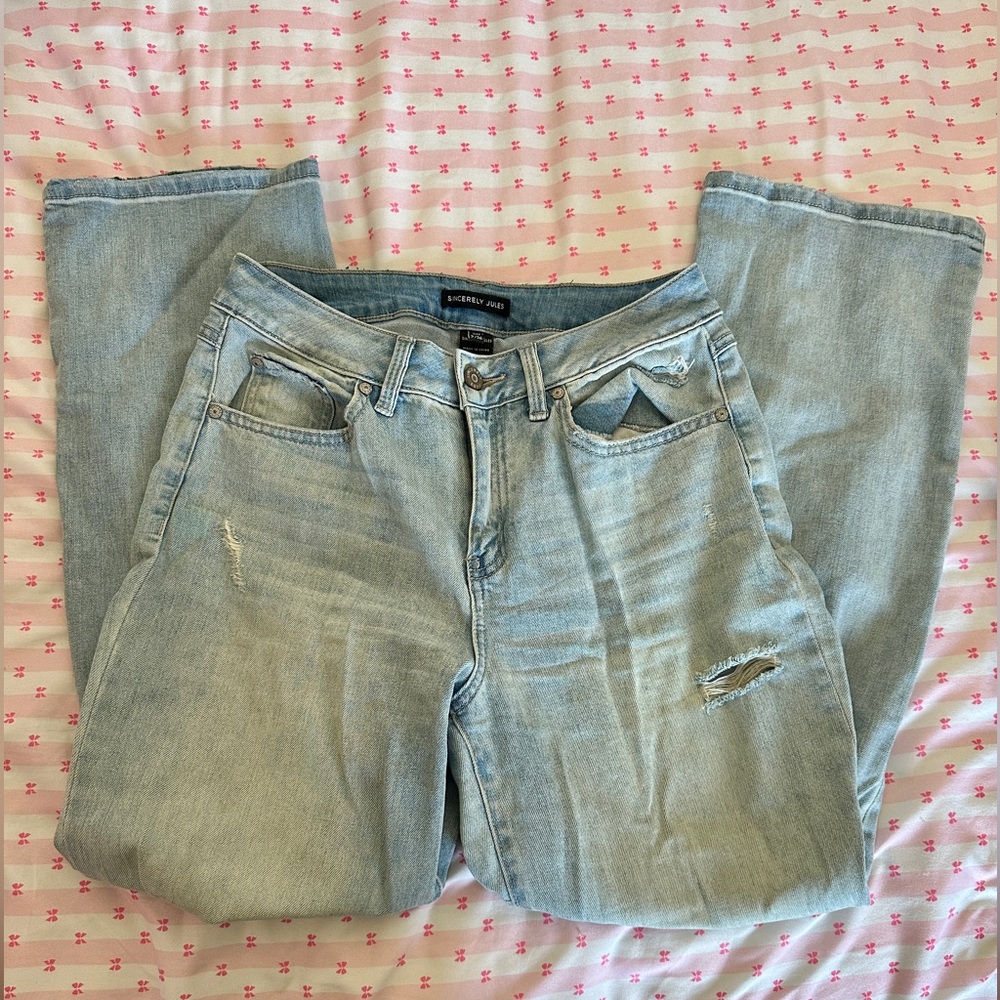 Womens 90s style Light Blue Straight Leg distressed Jeans